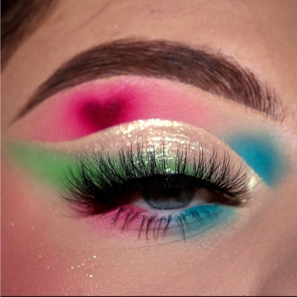 The Powerpuff Girls Eyeshadow Palette x Colourpop - Picture 4 of 4